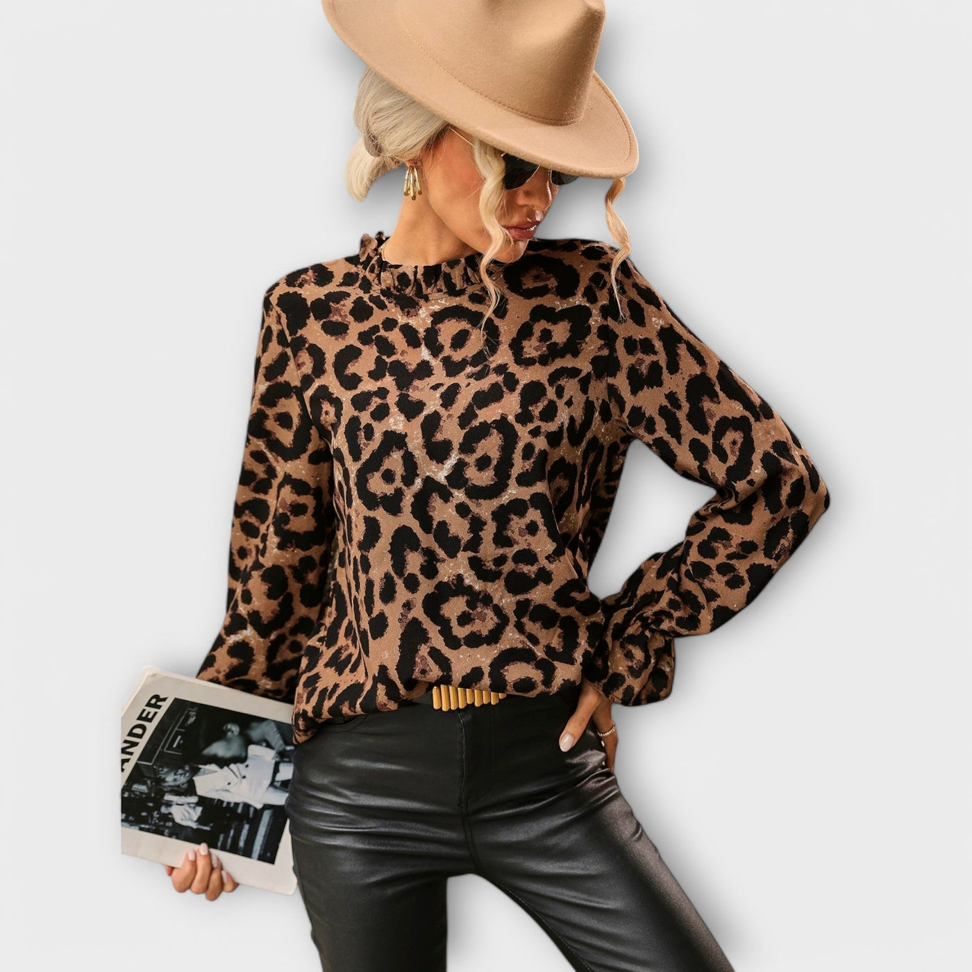 Kayla™ Luipaard Blouse met Plissé Kraag