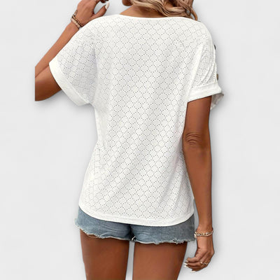 Mia™ T-Shirt met Knopdetails en V-hals