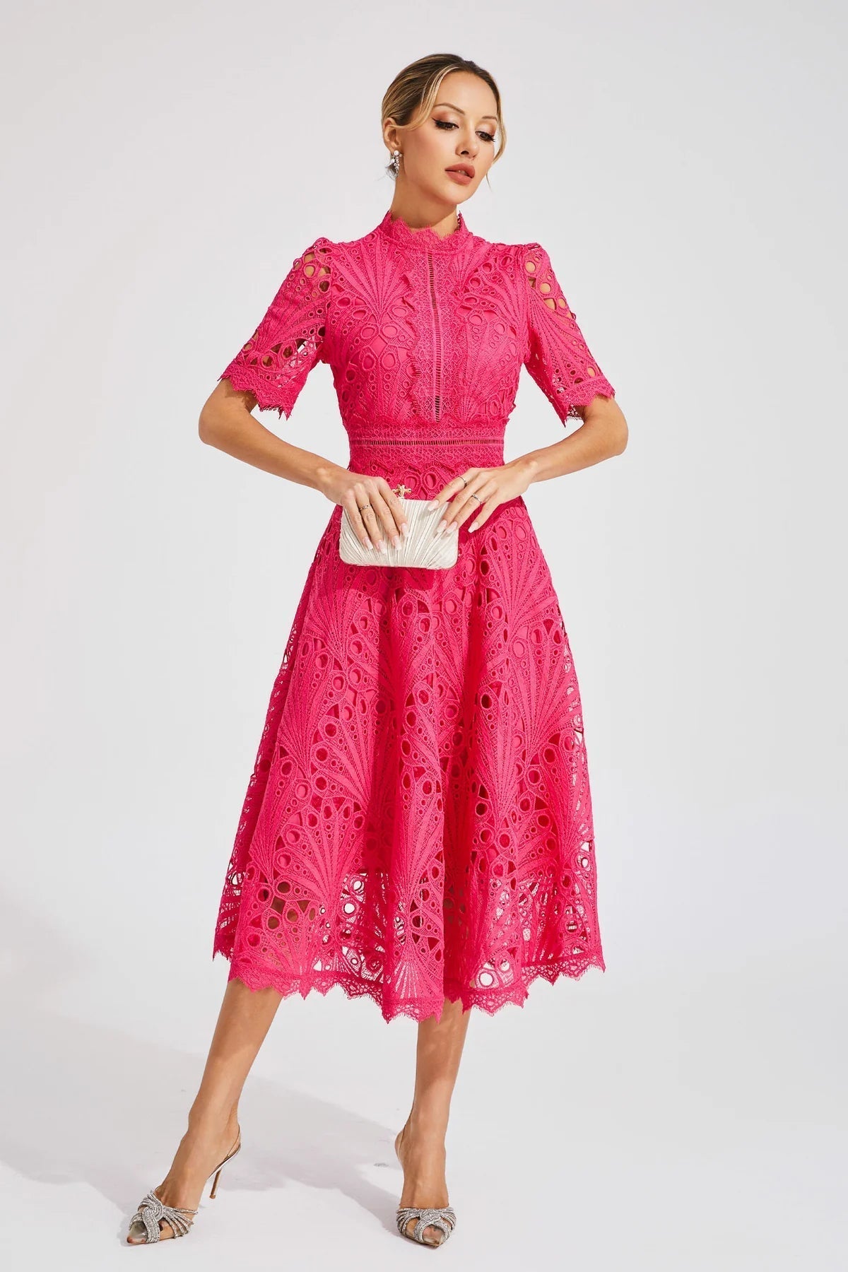 Sanne - Casual Bloemenjurk met Borduursel en Korte Mouwen